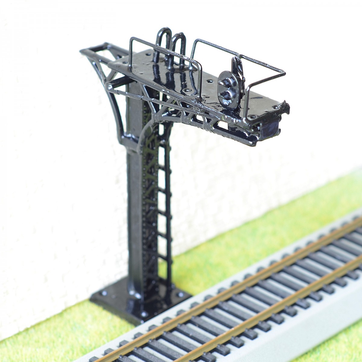 1 x HO / OO black Cantilever Signal Bridge LEDs 2 aspects single Track left side 